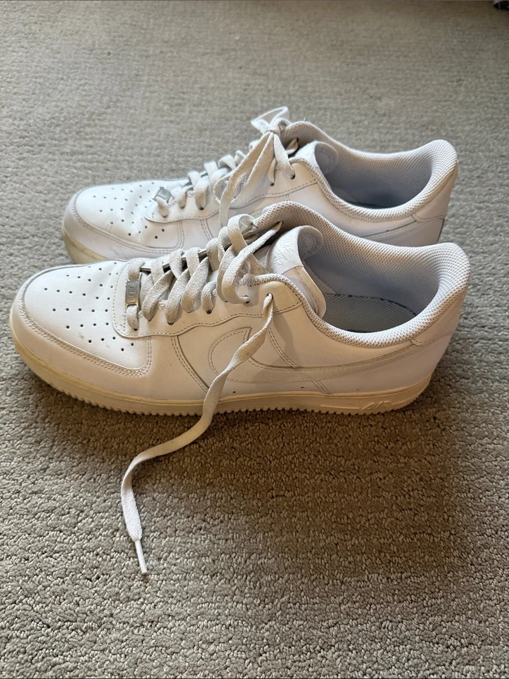 Nike White Men's Low-Top Leather Sneakers